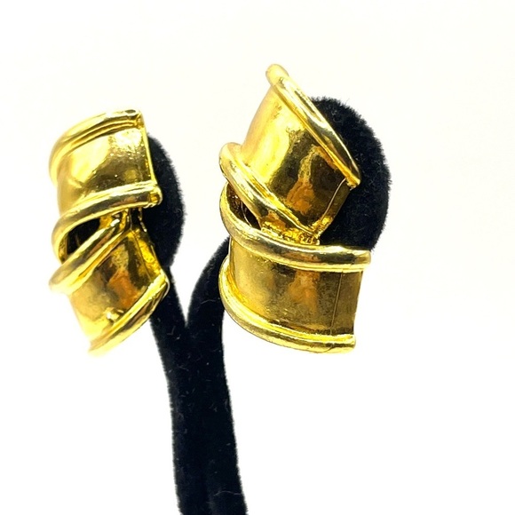 Gold Tone Sculptural Textured Large Clip on Earrings Made in the USA - Picture 6 of 12